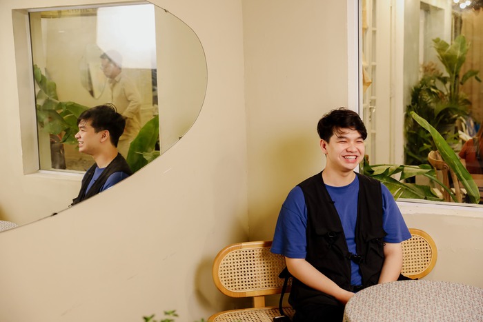 Viết Lâm suggests not fully trusting TikTok reviews and checking strangers' comments for balance