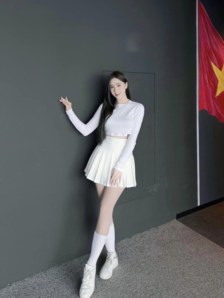 With clear goals, the 2001-born influencer has mapped out a detailed plan. Cao Trang hopes to finish university well, open livestream training classes soon, and eventually build her own fashion brand within 5 years.