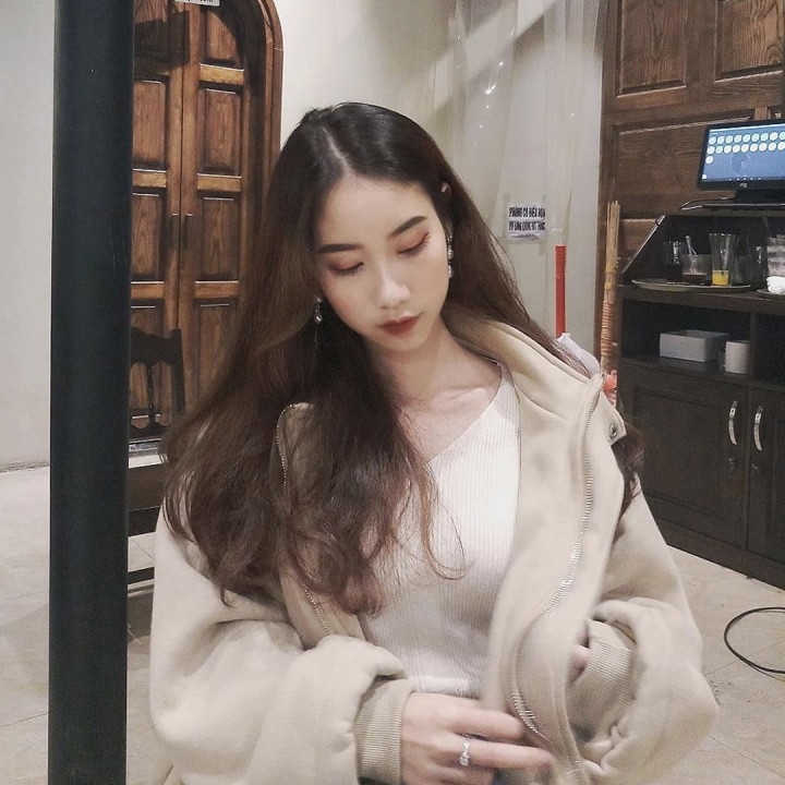 Born in 2002, she is currently a student at the Academy of Journalism and Communication.