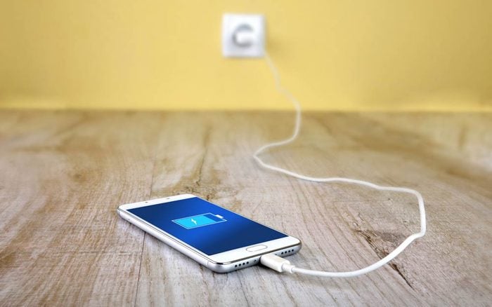 5 Easy Ways to Charge Your Phone Faster 2 Charging phone with cable