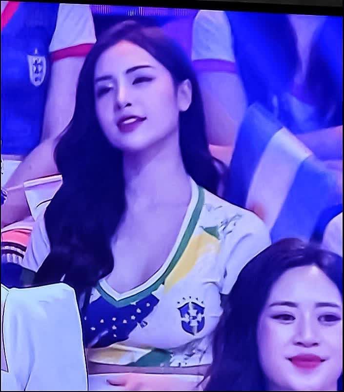 3 Vietnamese Women Go Viral During World Cup 2022 6 Widely shared photo of Cao Trang