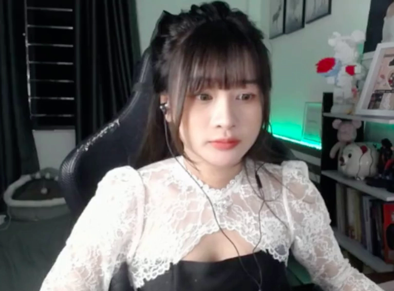 MC Lyly Sury Clears Up Rumors About Her Absence from ĐTDV 3 Lyly Sury's official statement