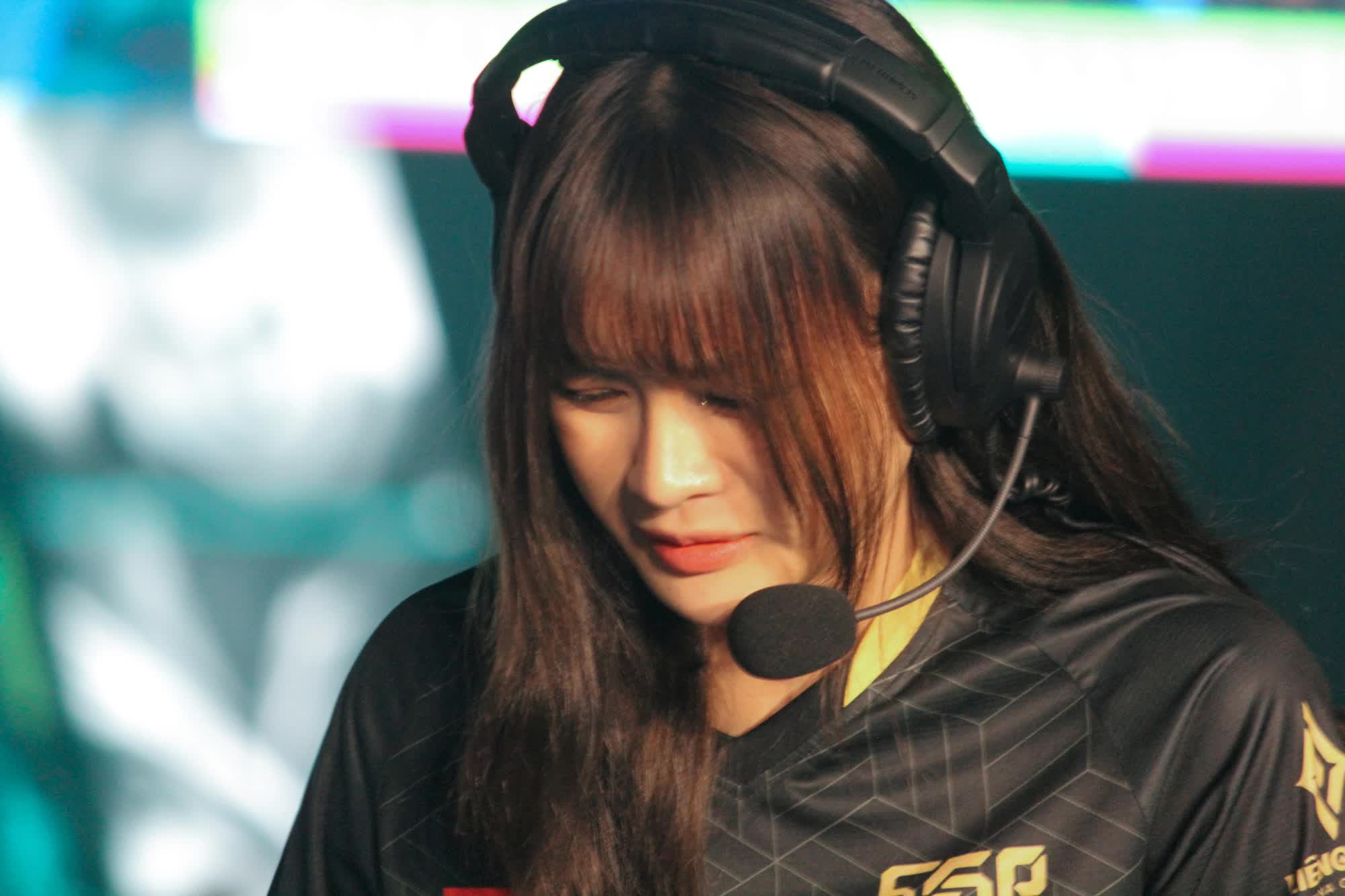 MC Lyly Sury Clears Up Rumors About Her Absence from ĐTDV 2 Lyly Sury livestreaming