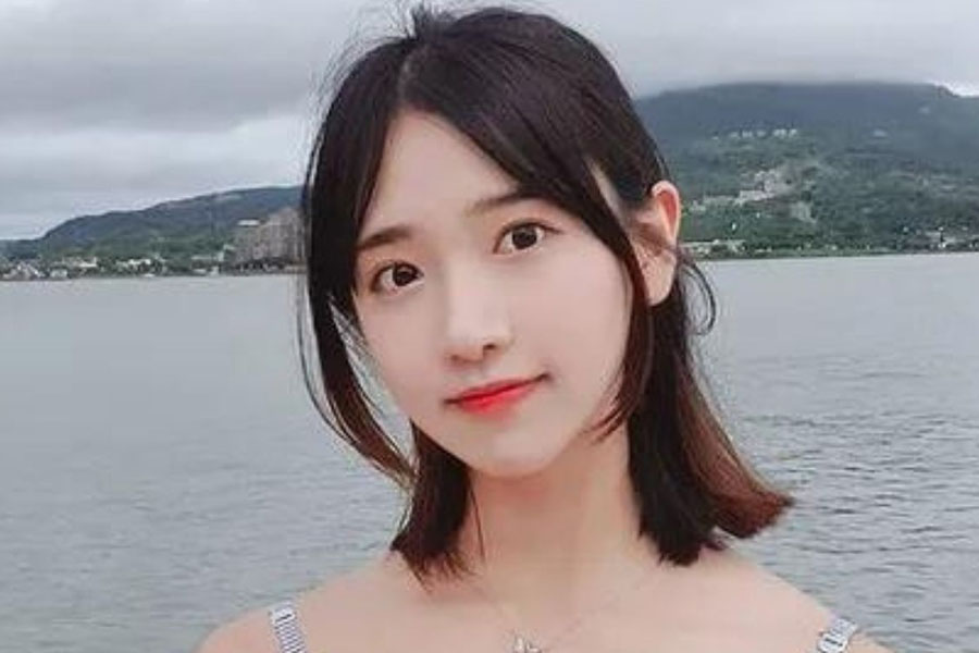 Streamer Jinnytty Nearly Falls Into a Dangerous Hole During IRL Stream 1 Jinnytty - the beautiful streamer in the story