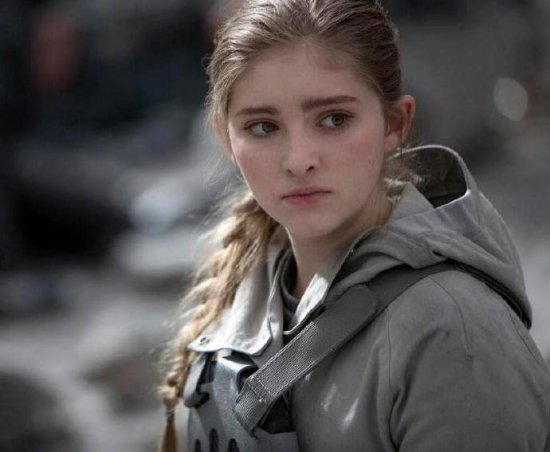 The Hunger Games Actress Outsmarted Hacker Threatening to Leak Photos 1 Willow Shields responds to hacker threat