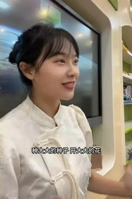Chinese Preschool Teacher Quits After Livestreaming Huge Earnings 1 Ms. Huang quickly gained fame for her striking looks
