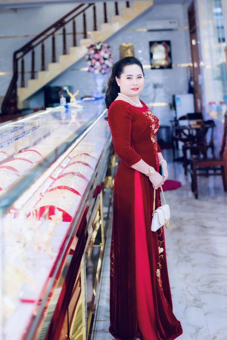 New Bride Takes Over Family Jewelry Business Right After Wedding 2 photo 3 16875733604391461010070 1687592706490 16875927066081628176635