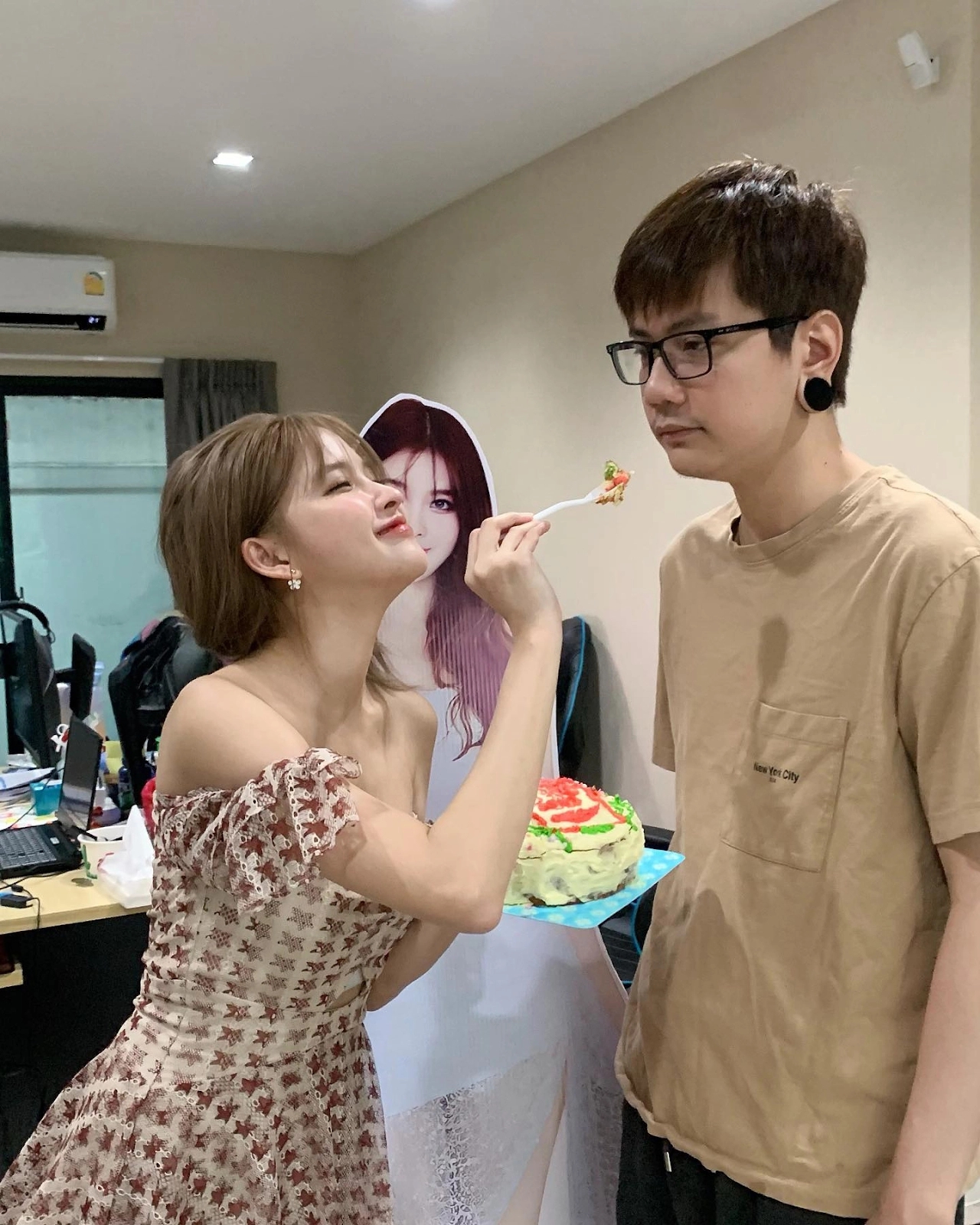 MC Phuong Thao and Thai Colleagues Show Off Stunning Looks 2 Natty used to be a player on EVOS's female Liên Quân team, so her gaming skills and knowledge are top-notch.