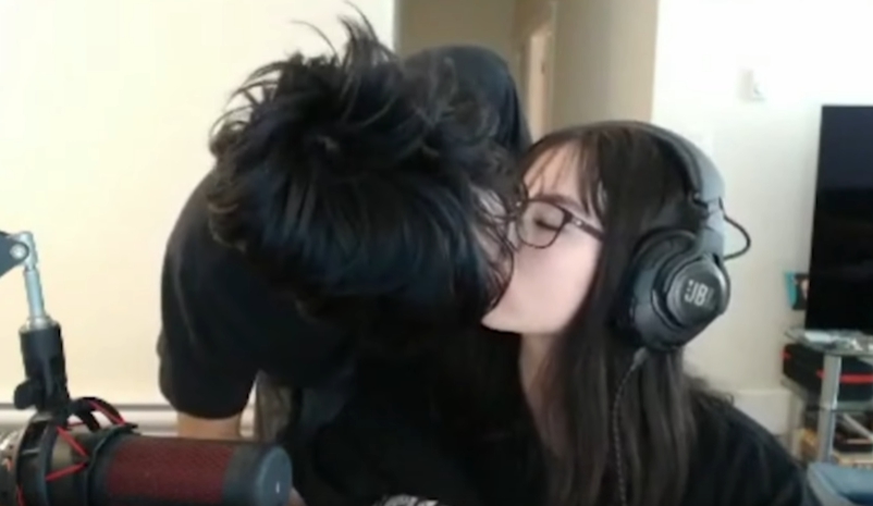 TenZ’s Sweet On-Stream Kiss with Fiancée Kyedae Sparks Fans’ Emotions 2 After handing his phone to his fiancée, TenZ didn’t hesitate to give her a deep kiss.