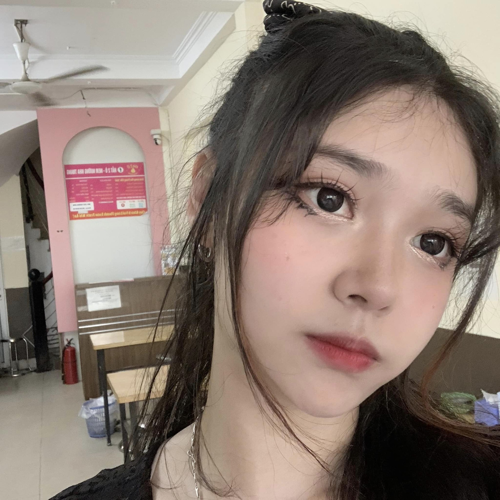 Vietnamese gamer casual photo 3