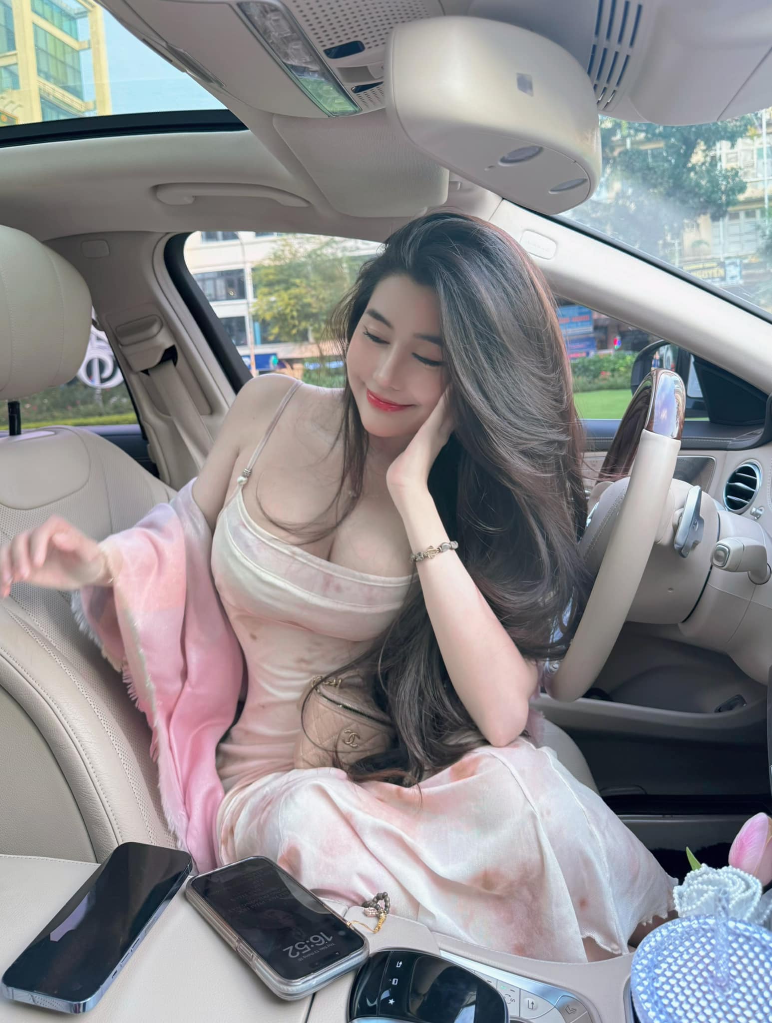 Võ Ngọc Trân’s Sweet Driver Role Has Fans Calling Her the Perfect Wife 8 39279891935309560604865593015746661987267487n 1700895275507186523326 1700910791023 1700910791151477444654