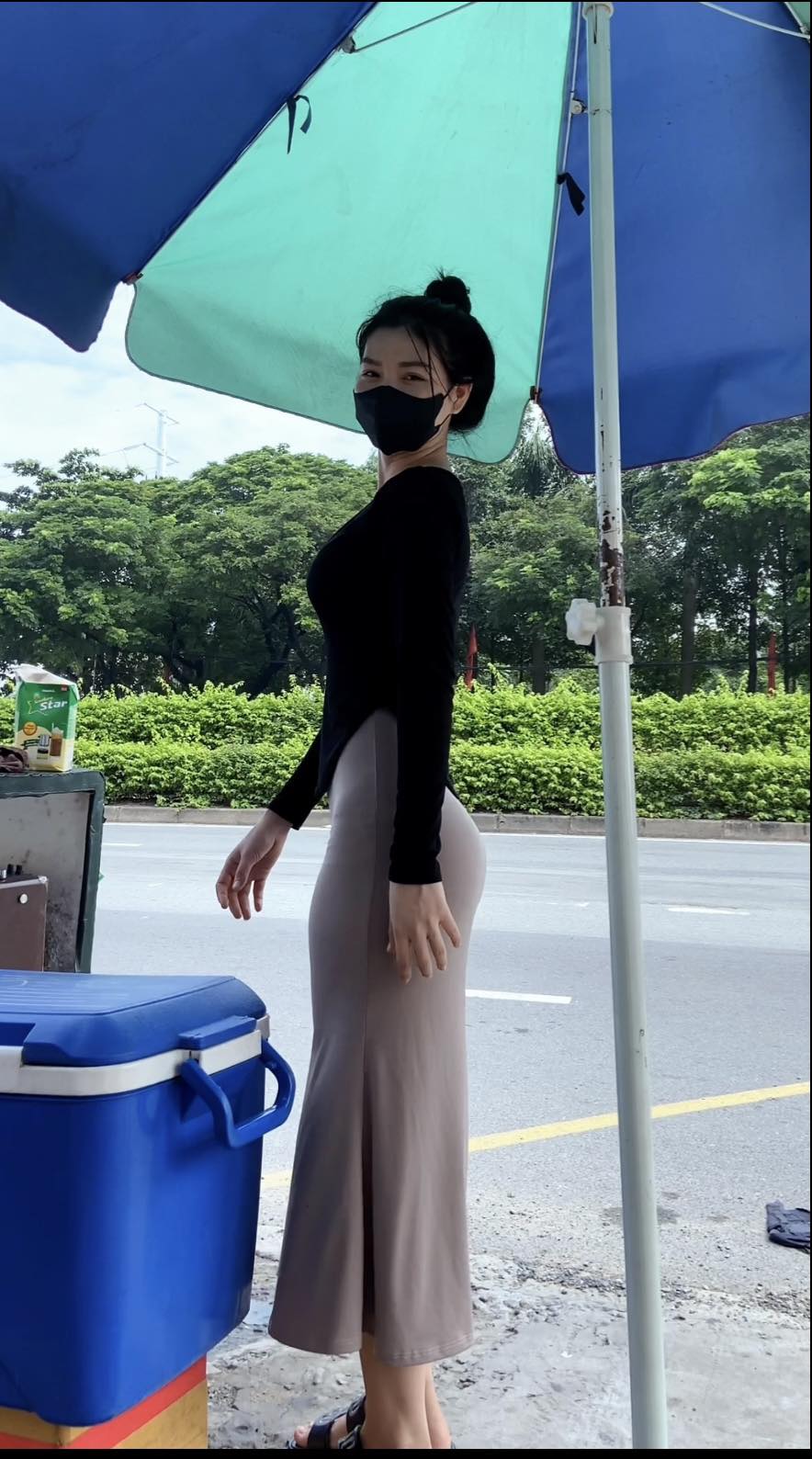 Coffee Seller Bích Lệ Shuts Down Critics Over Her Bold Style 2 Her TikTok channel quickly gained over 200,000 followers and millions of likes.