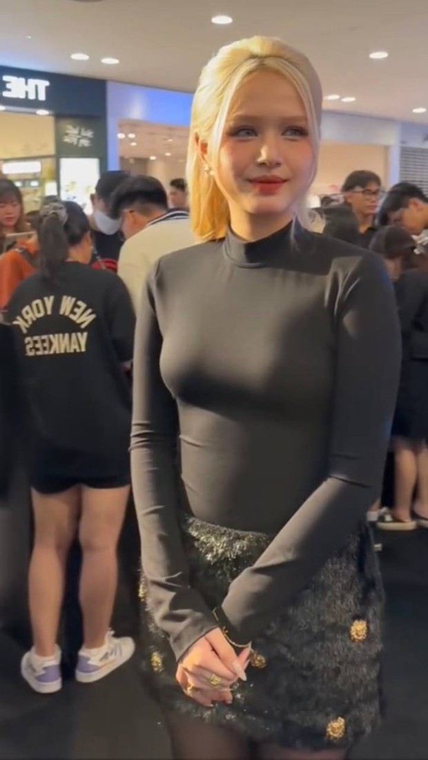 Xoài Non Opens Up About Weight Gain Rumors and Health Struggles 3 Many noticed she looks a bit rounder than before.