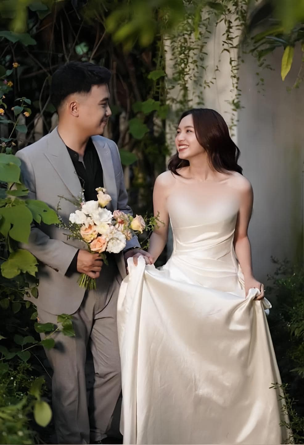 TikToker Đặng Thu Hà Opens Up About Her Sudden Wedding 11 4079948616861955736058768253329842048778644n 17020310244321748616045