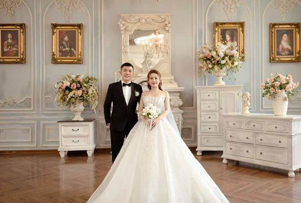 Before tying the knot, the couple had a dreamy love story. Now, they’re enjoying a sweet and happy newlywed life.