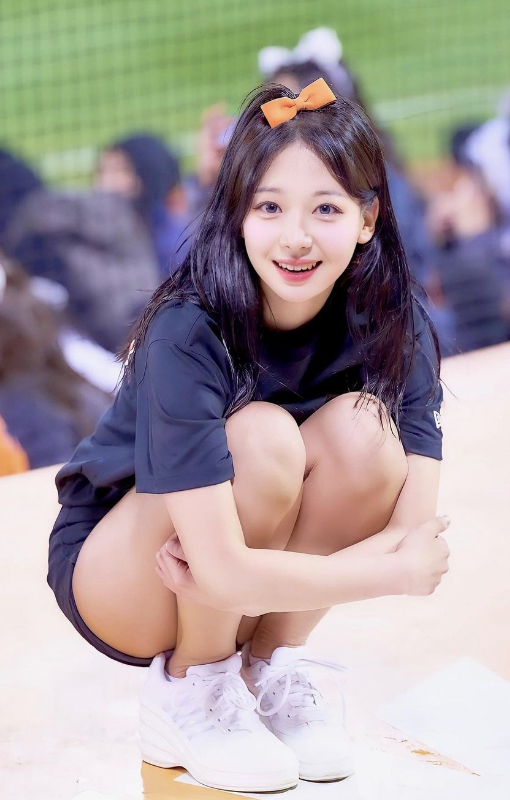 Masked Cheerleader Suhan Woo Stuns Fans with Stunning Look 5 screenshot 2023 12 04 094940 0951 1701659844823 17016598449121708264126