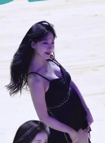 Masked Cheerleader Suhan Woo Stuns Fans with Stunning Look 7 screenshot 2023 12 04 095011 0951 1701659846088 170165984617732236652