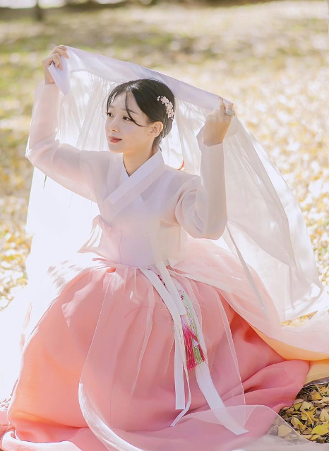 Masked Cheerleader Suhan Woo Stuns Fans with Stunning Look 9 screenshot 2023 12 04 095022 0951 1701659847086 170165984715122230062