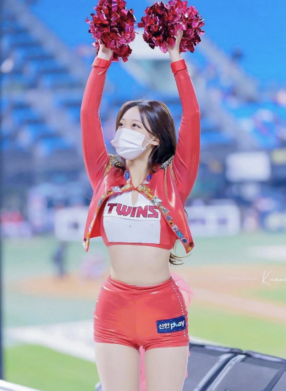 Masked Cheerleader Suhan Woo Stuns Fans with Stunning Look 2 screenshot 2023 12 04 095041 0951 1701659843214 17016598433071313260484