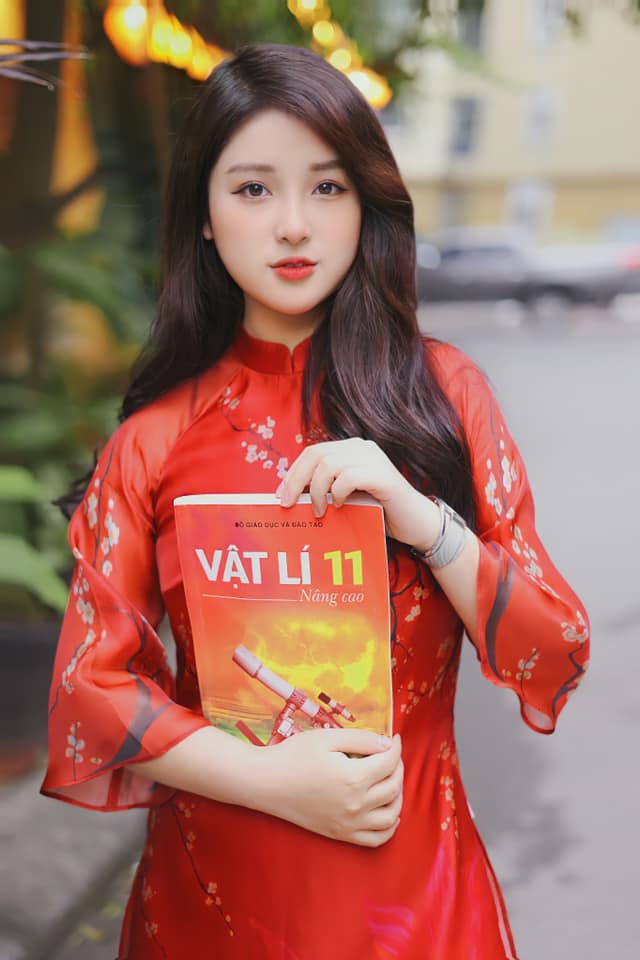 Tran Thanh Nga in traditional ao dai