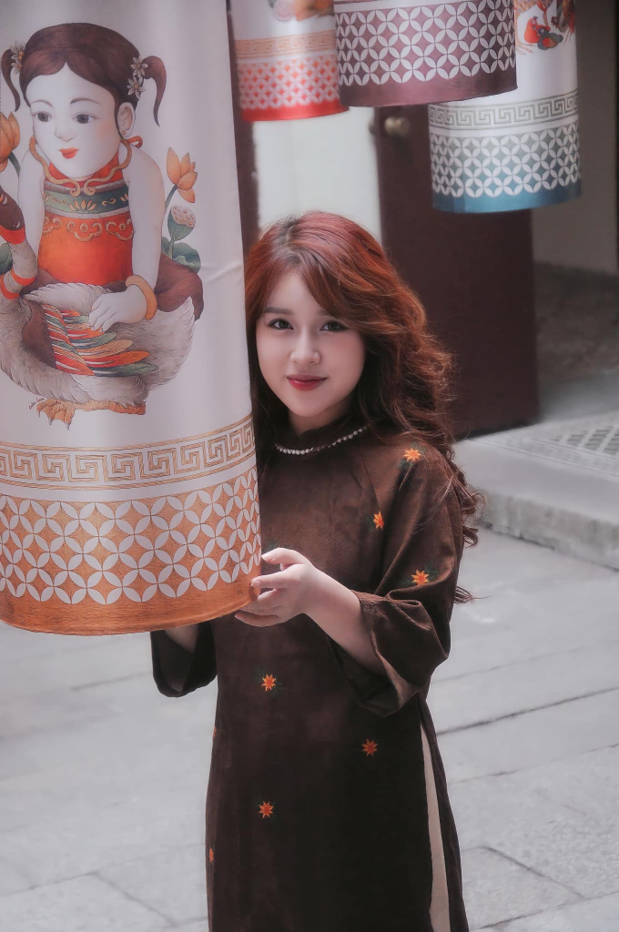 Tran Thanh Nga celebrating Tet in traditional dress