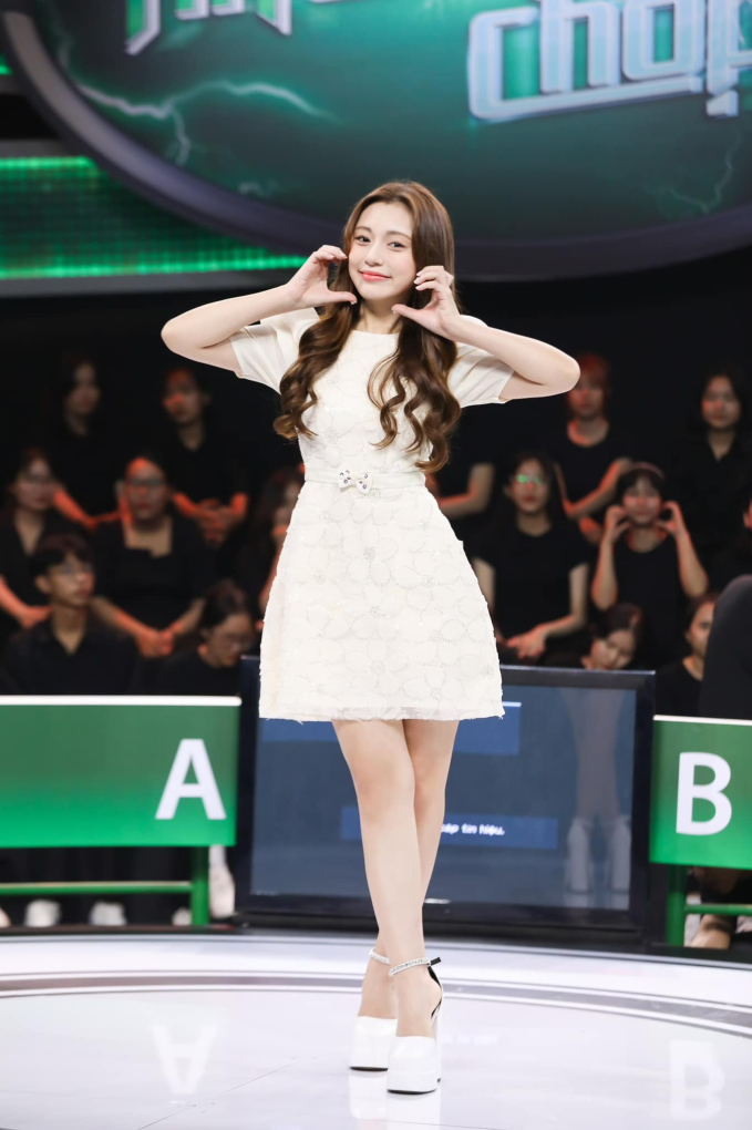 Korean Star Young Ju Wows Fans with Vietnamese Quiz Skills 5 Young Ju on Vietnamese quiz show