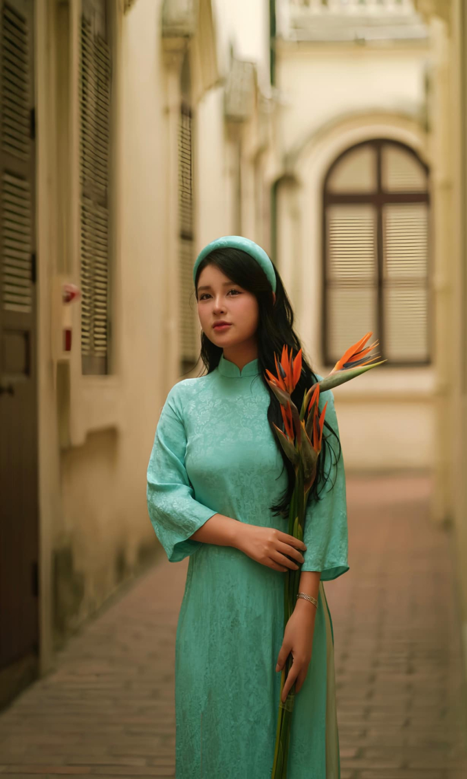 Thanh Nga embraces a feminine, sweet, and slightly girly fashion style.
