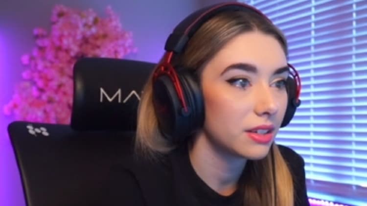 Streamer Sommerset Breaks Down Over Streaming Pressure 1 Streamer Sommerset looking emotional during her broadcast