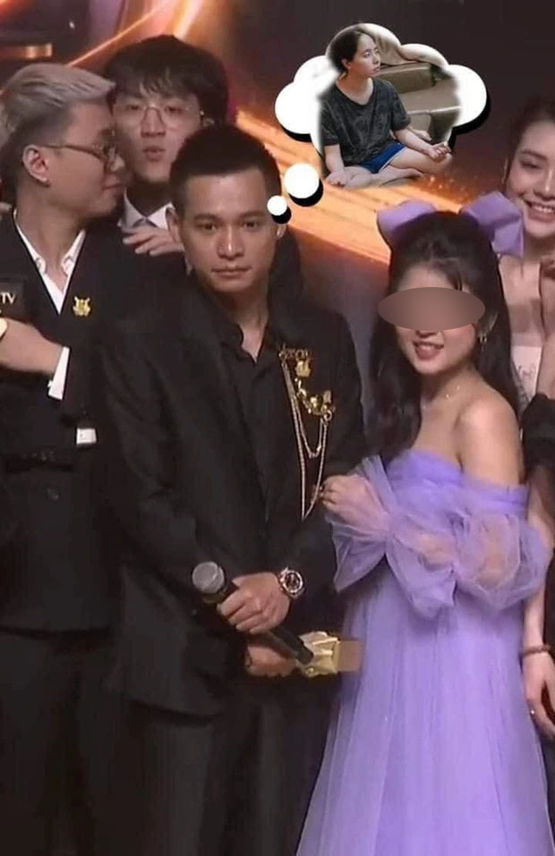 Streamer Độ Mixi Shocks Fans with Cozy Photo of 'Mysterious Girl' 5 Female streamer with Độ Mixi on stream