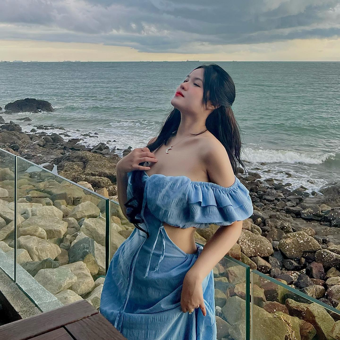 Meet the Stunning Senior Who Won Over a Top IT Engineer 4 Ngoc Lan posing outdoors