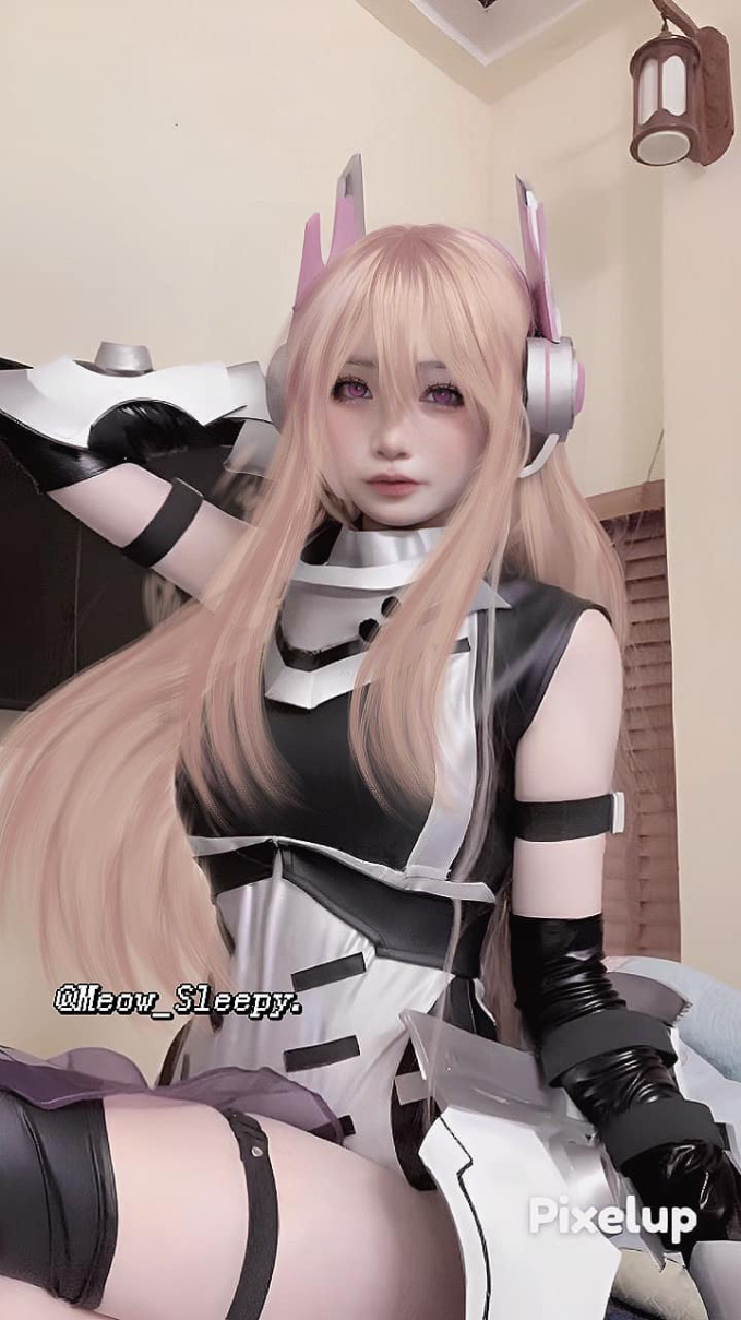 Ngoc Yen Veres cosplay pose