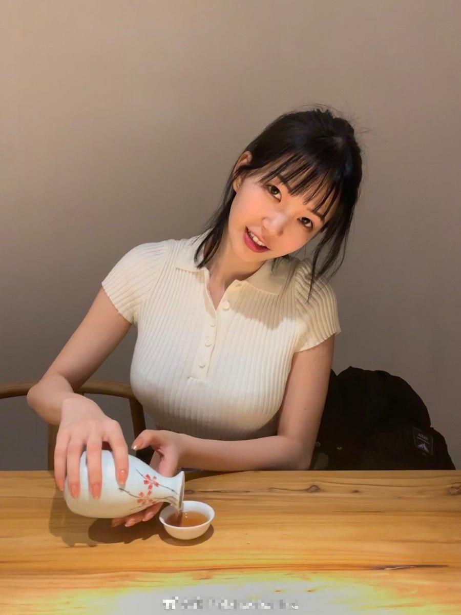 Streamer Shi Ziyi Faces Backlash After Shocking Livestream Reveal 3 Shi Ziyi streaming moment
