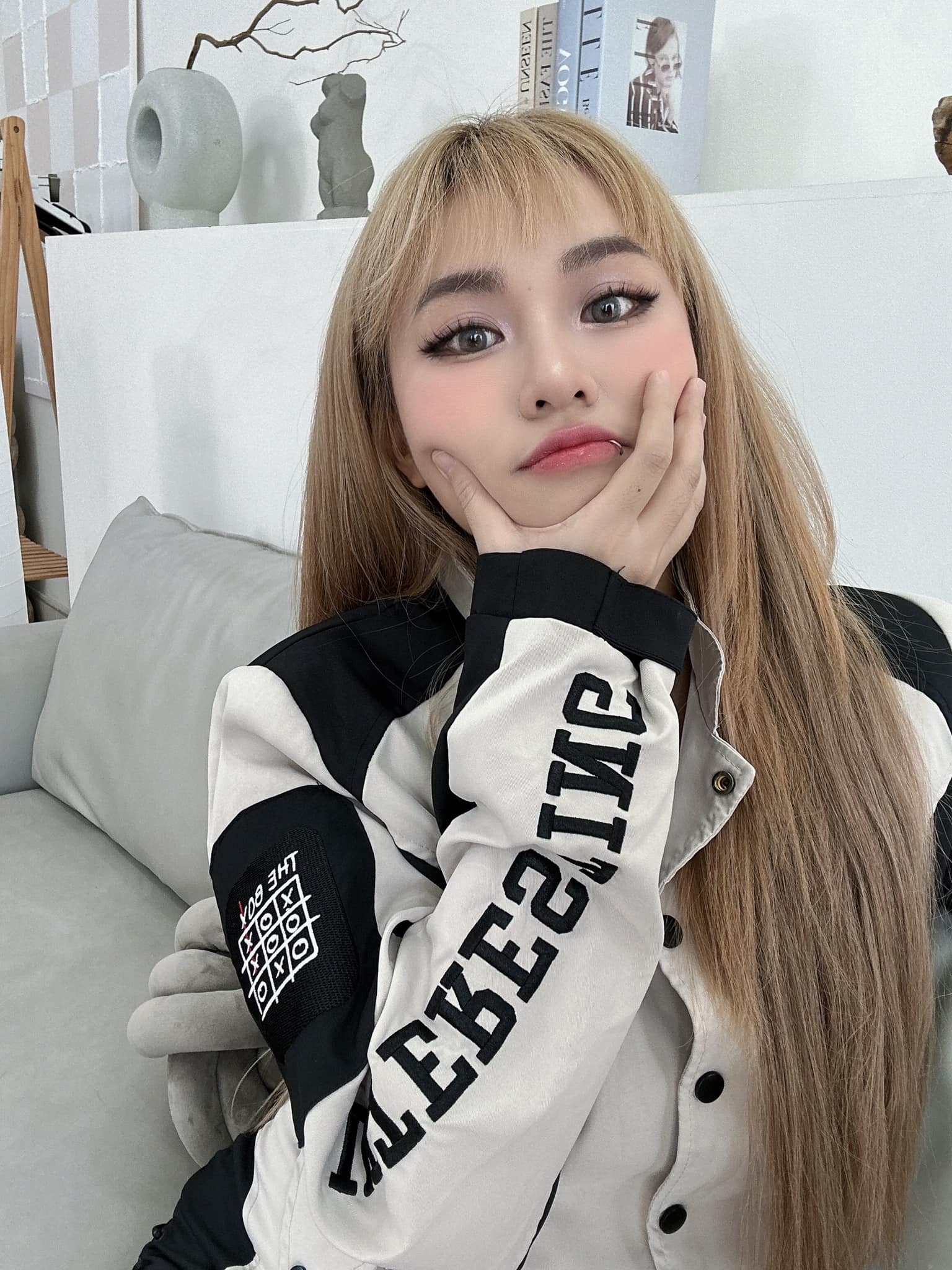 MisThy Stuns Fans with Fresh, Sweet New Look for New Year 1 MisThy new feminine look