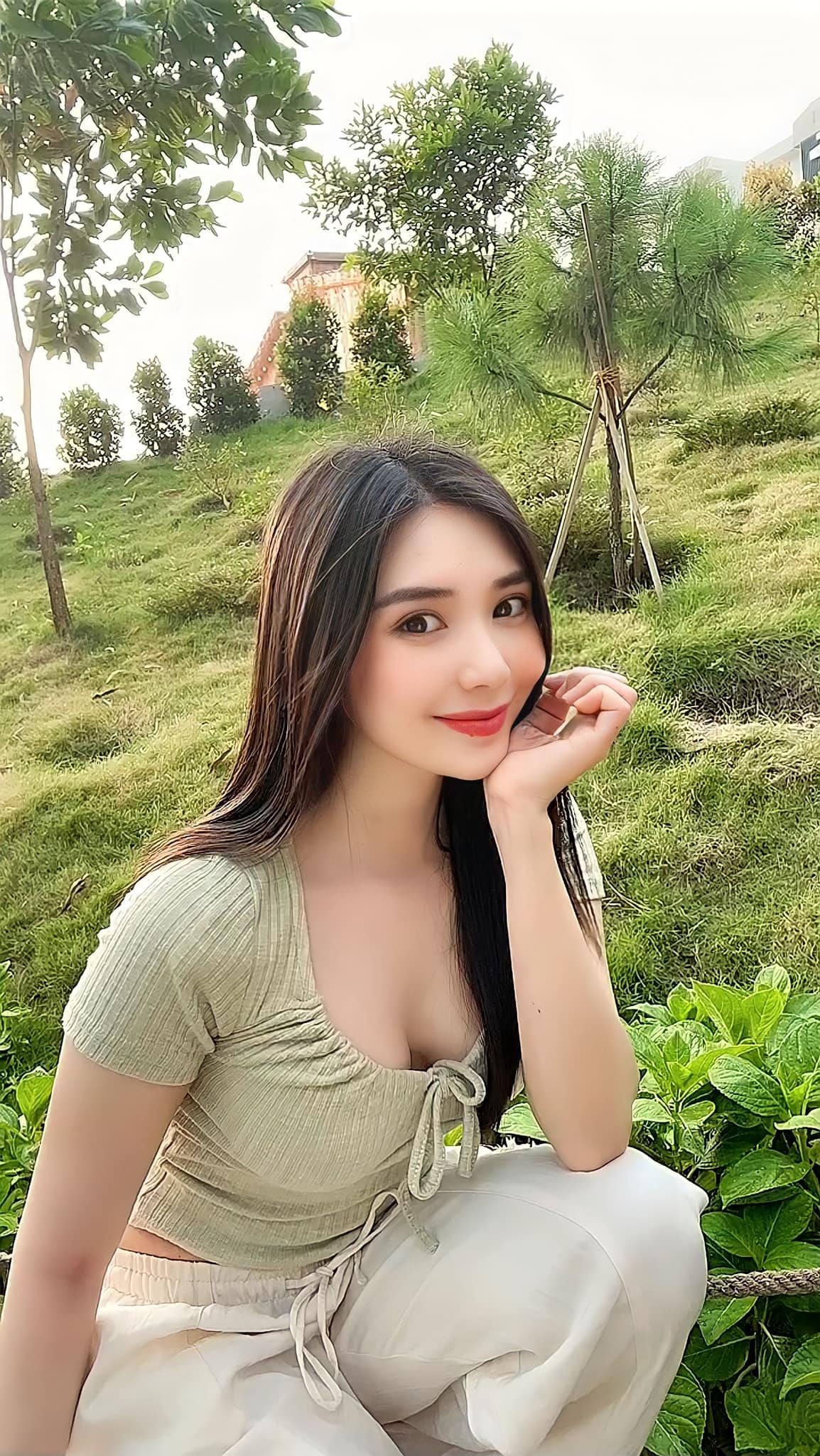 Thanh Bi Stuns Fans with Stunning Glow-Up After 7 Years Apart 5 Thanh Bi recent photo 2