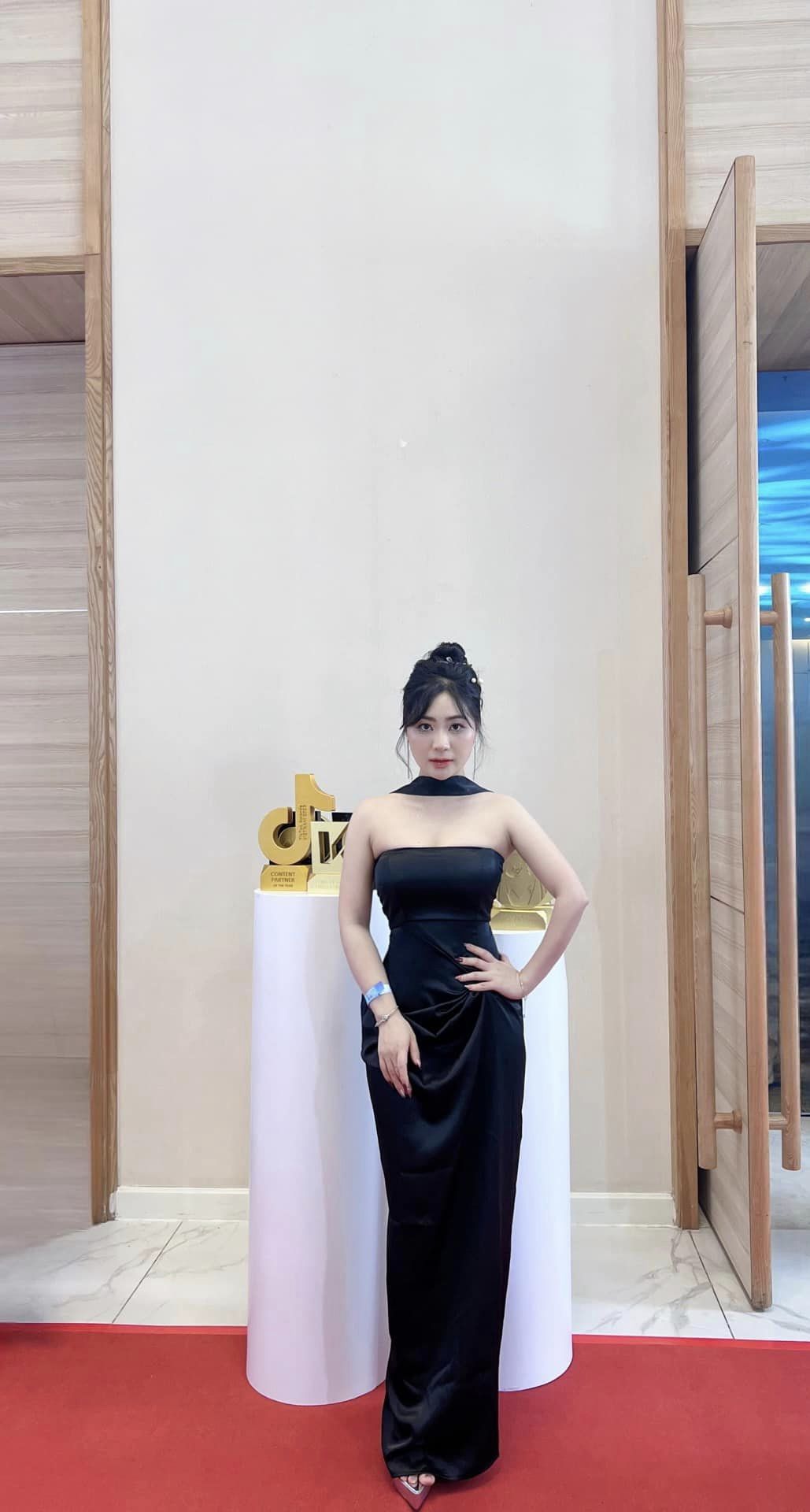 Luu Bich Phuong fashion pose