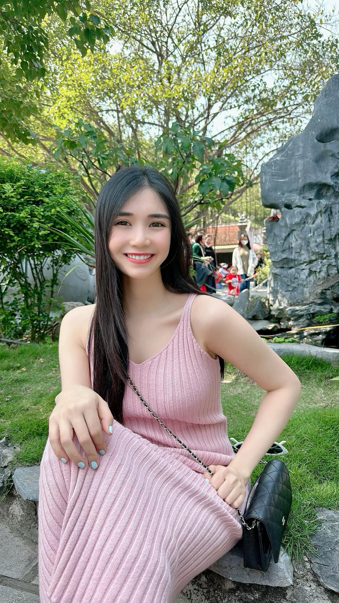 Thanh Bi Stuns Fans with Stunning Glow-Up After 7 Years Apart 4 Thanh Bi recent photo 1