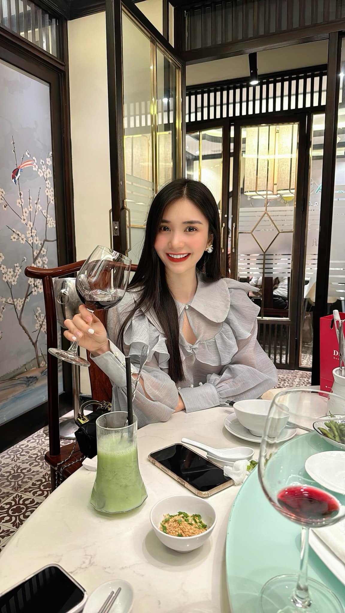 Thanh Bi Stuns Fans with Stunning Glow-Up After 7 Years Apart 6 Thanh Bi recent photo 3
