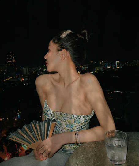 Trâm Anh Stuns Fans with Sexy New Looks 2 Trâm Anh in a tight tube top