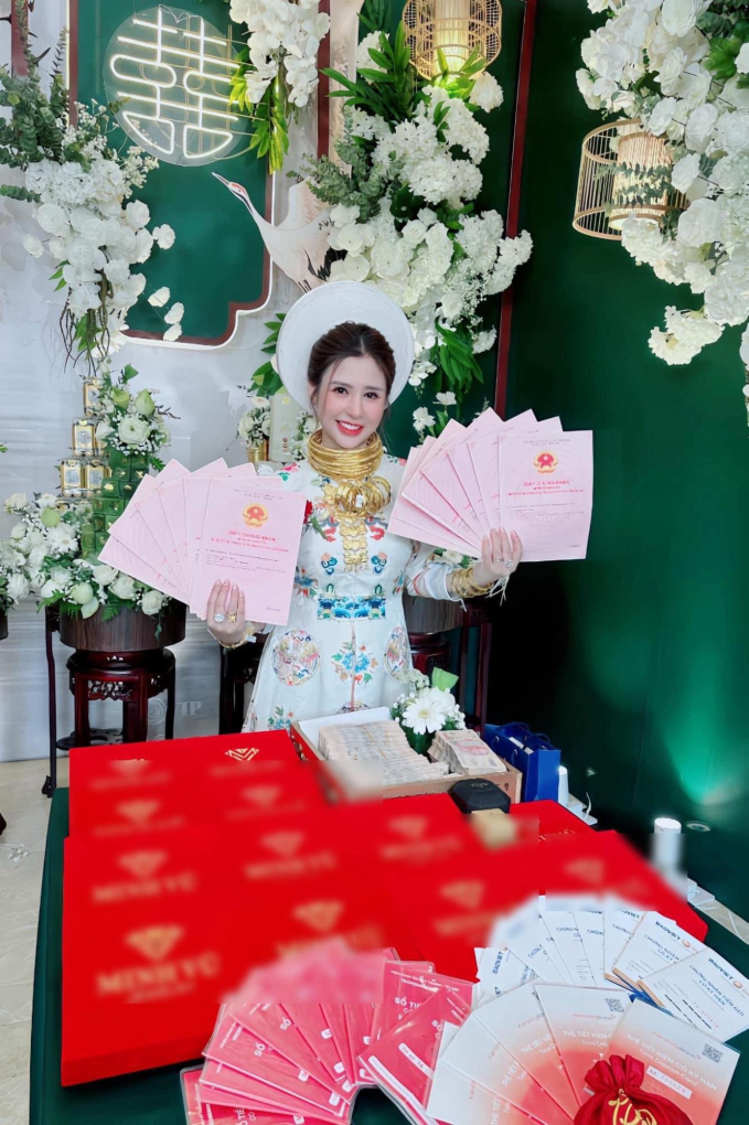 Bride’s Jaw-Dropping Wedding Gifts Total Nearly $1.3M 1 Wedding photos are widely shared, leaving everyone stunned by the lavish gifts from this talented couple, sparking envy.