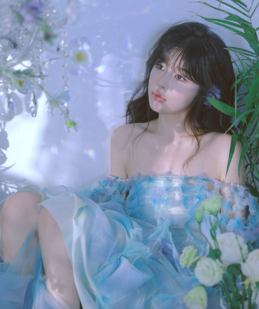Umi Stuns Fans with Elegant Shoulder-Baring Look 2 Umi's social media has over 4 million followers, with high engagement on her posts.