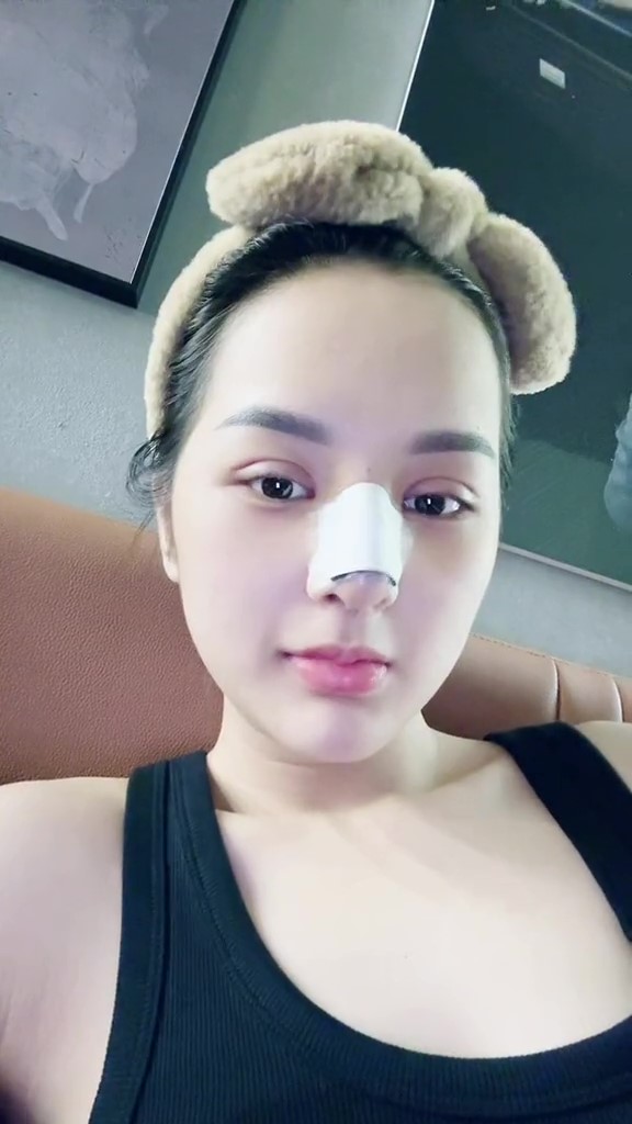 Gấm Kami and Thơ Nguyễn's Stunning New Looks Spark Mixed Reactions 6 photo 8 17108518143681597526479 135039 1712738962411 171273896250945860490