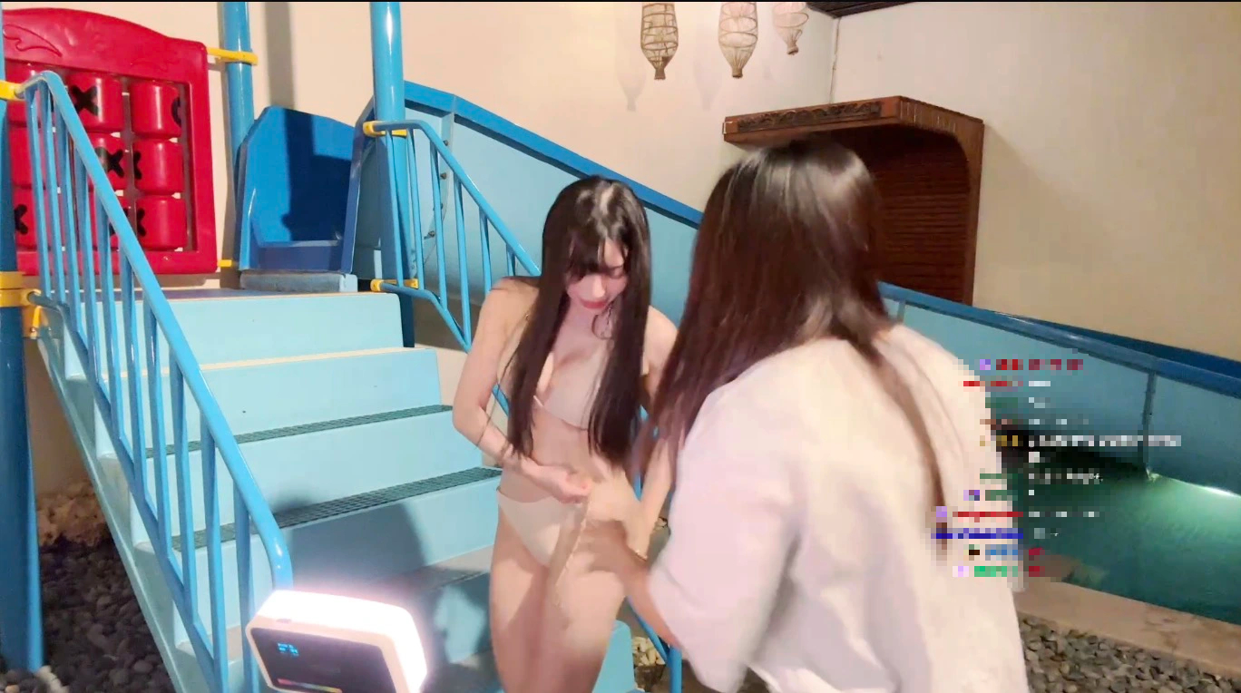 Streamer Akaoni’s Bikini Celebration Nearly Turns Into a Disaster 3 Akaoni changing swimsuits during live stream