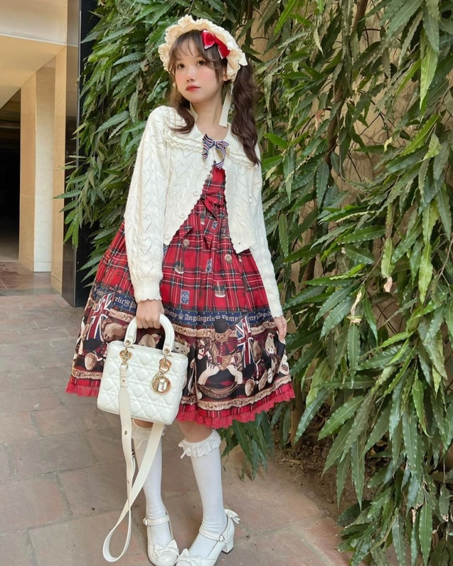 Pun in a lolita dress
