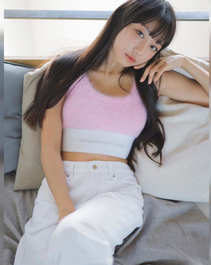 YouTuber Eunji Shocks Fans by Revealing She's 34 3 Eunji looking youthful and radiant