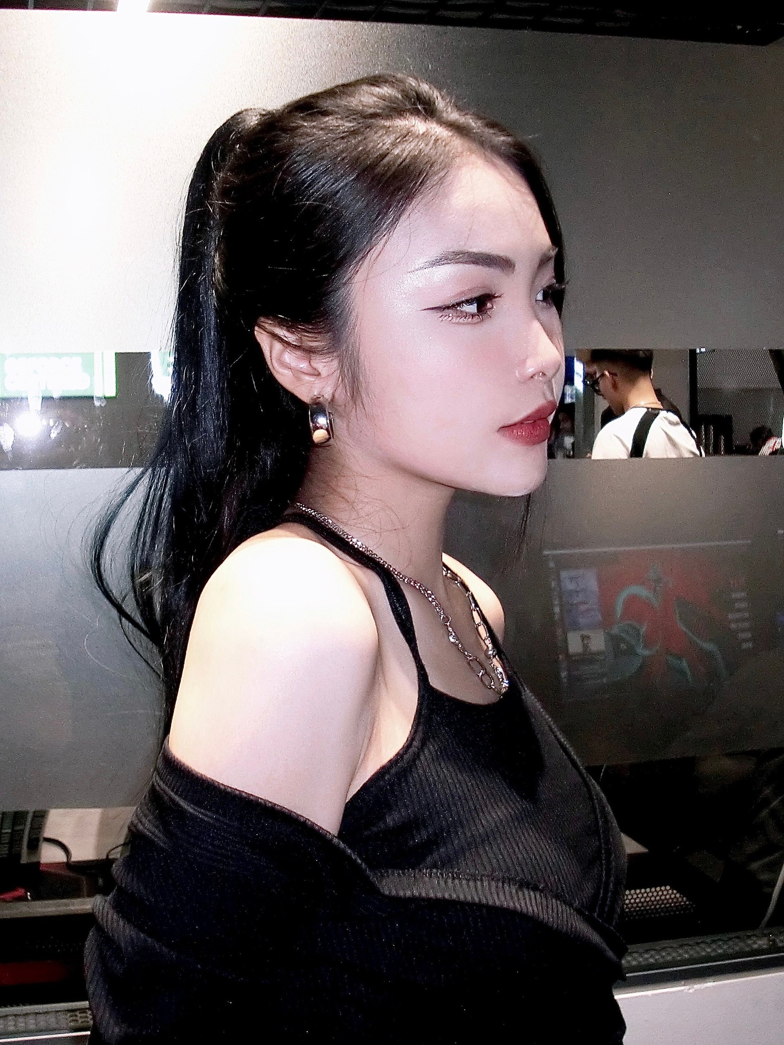 Gamer Gets Sweet Kiss from Girlfriend Live on Stream 3 MC Nana hosting VALORANT event
