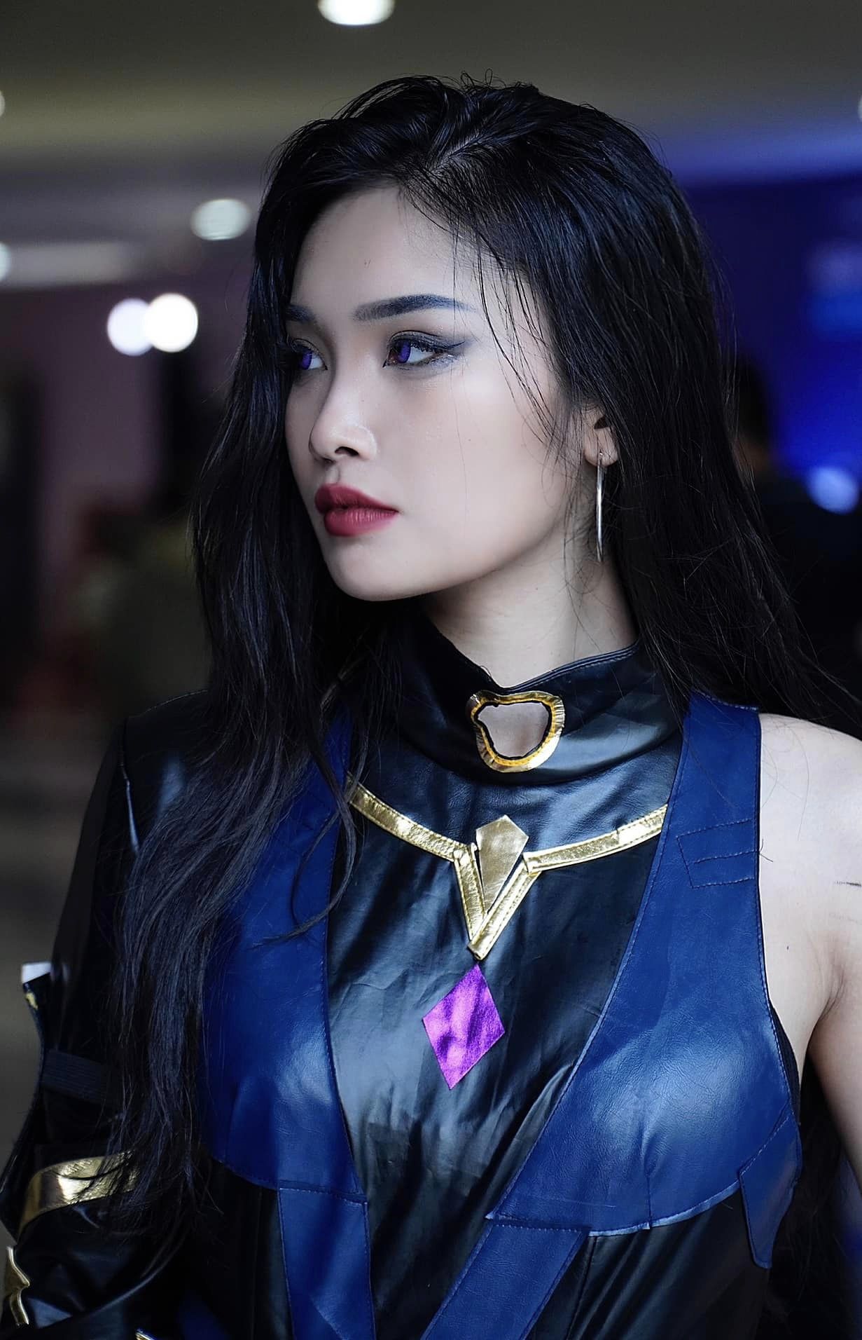 Gamer Gets Sweet Kiss from Girlfriend Live on Stream 2 MC Nana at gaming event