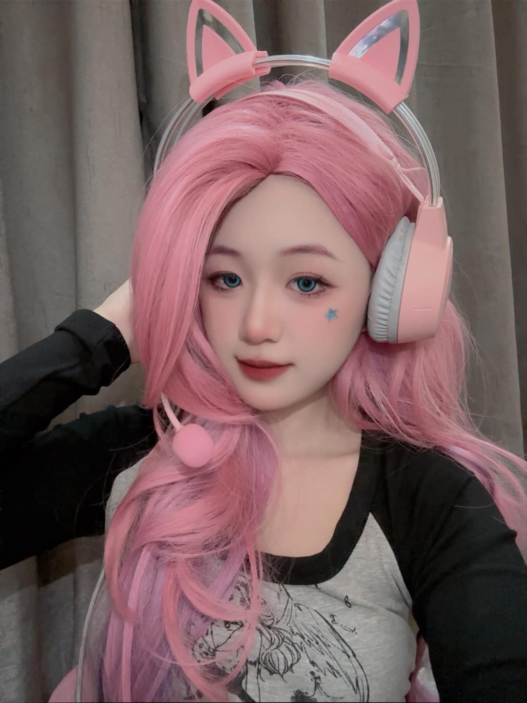 Gamer Girl Stuns Fans with Casual Seraphine Cosplay 2 45230729416866643020968414523208903158541287n 17219641529101948181573