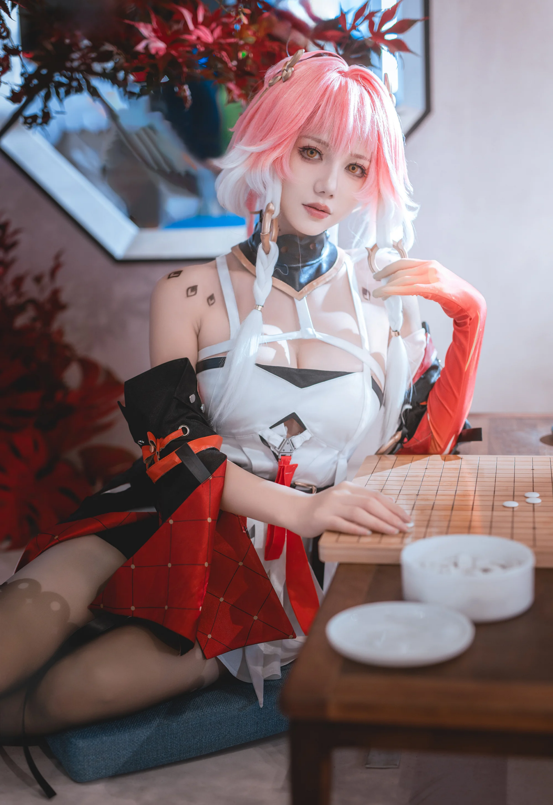 Changli Cosplay Ignites Wuthering Waves Fans’ Excitement 7 The Chinese cosplayer's Changli photoshoot has fans buzzing.