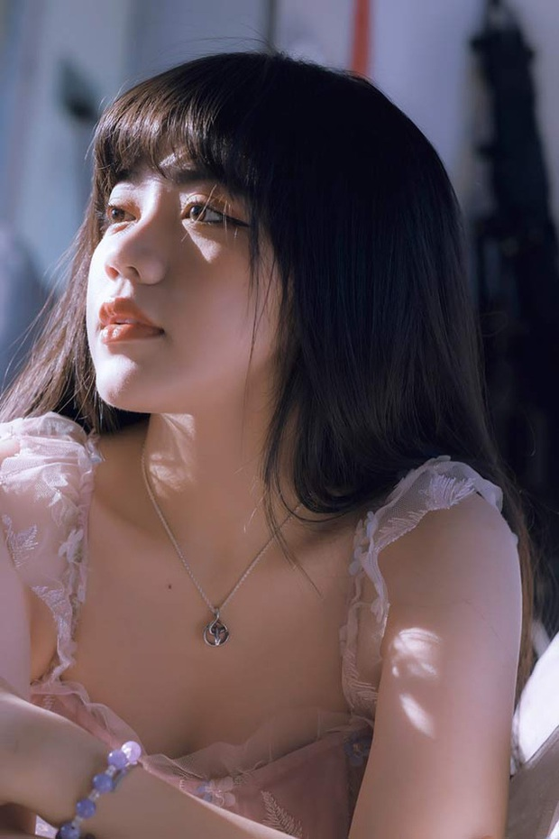 Streamer Helia Drops a Hot Take on Viral Rapper Drama 1 Now an adult, Bảo Hân embraces a bold, modern, and sexy fashion style.