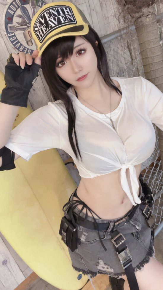 Stunning Real-Life Tifa Cosplay Nails the Look and Style 3 small202407162223523413 1721380923301 1721380923892321530659